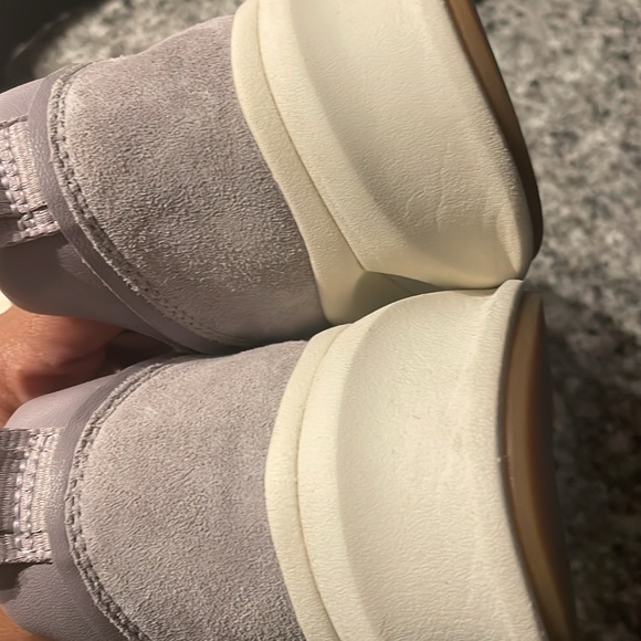 Tory Burch Lavender Sneakers with Cream Accents - Picture 5 of 5